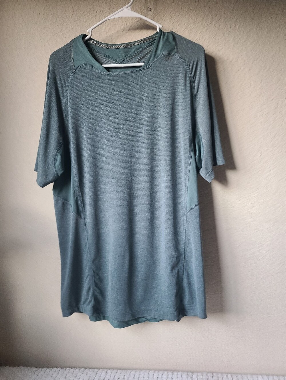 Lululemon Light Teal Active Short Sleeve Top Men's Size L